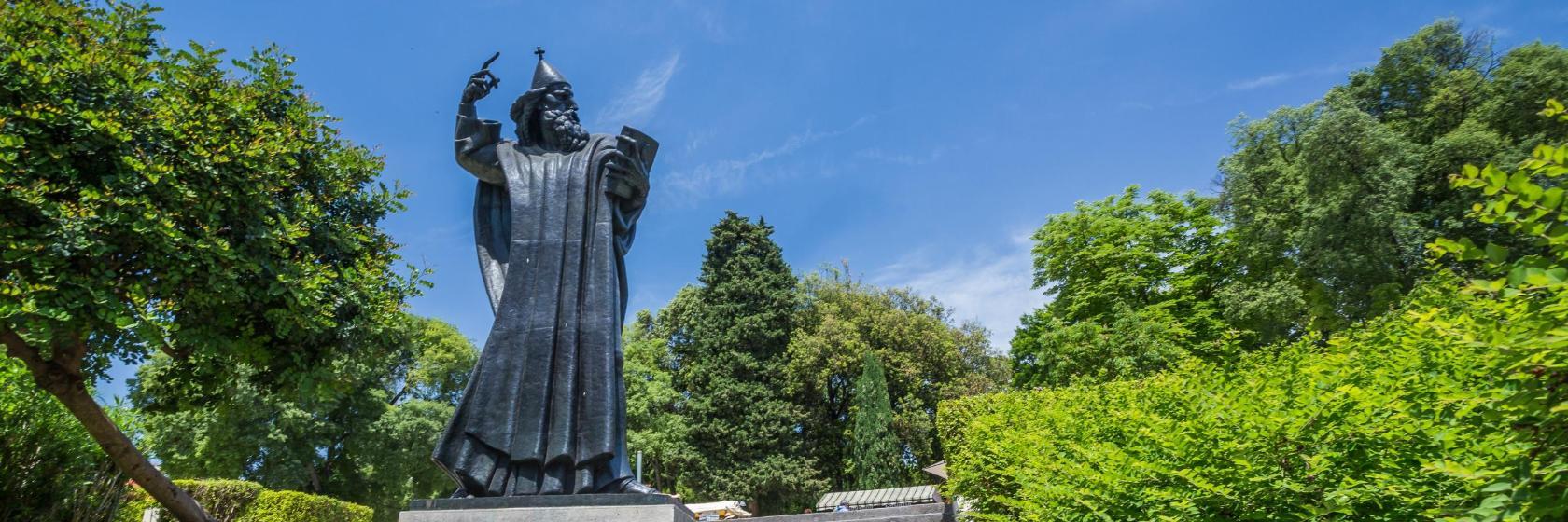 Grgur Ninski-statuen